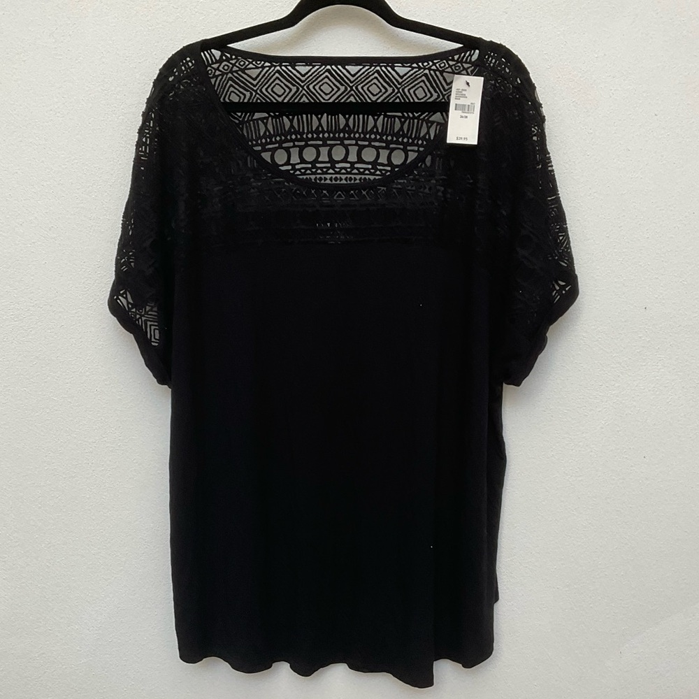 NWT Lane Bryant Black Geometric Yoke Upper Short Sleeve Top Size 26/28